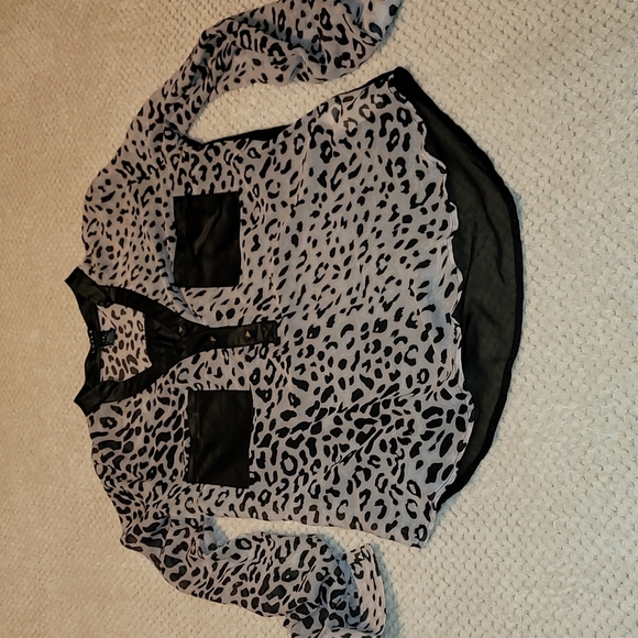 ⭐ 3 for $15 nwot Tiger Print and faux leather shirt - Picture 1 of 2